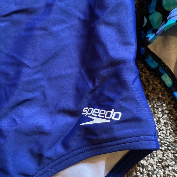 3 x size 8 speedo swimsuits - Picture 2 of 6